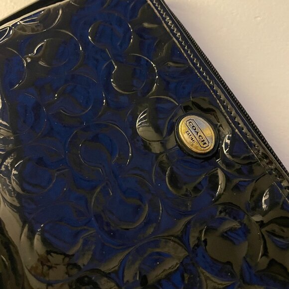 Coach Peyton Op Art Embossed Patent Leather Wristlet - Picture 9 of 10